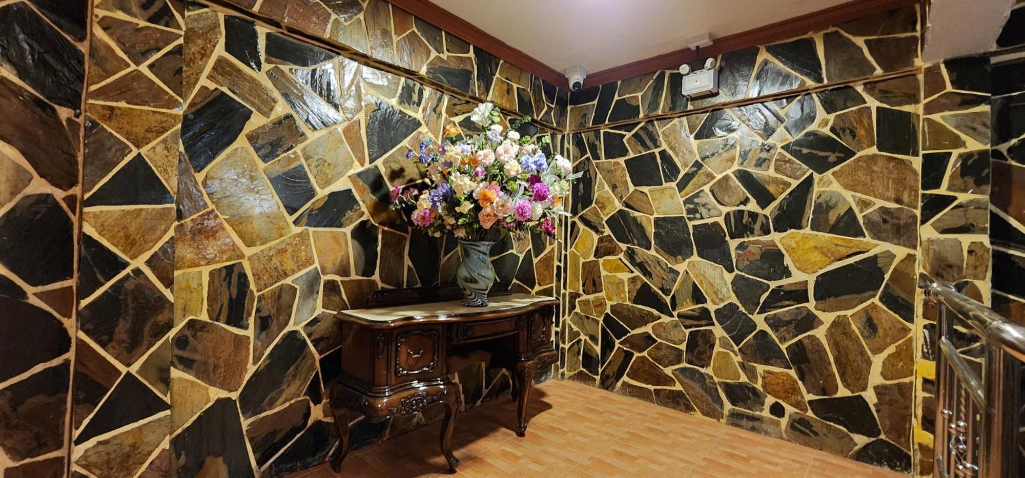 Arya Suites Patong Beach Exterior photo