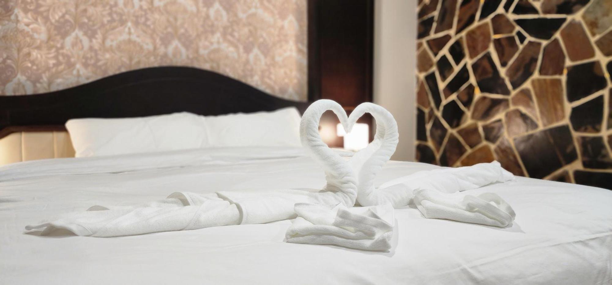 Arya Suites Patong Beach Exterior photo