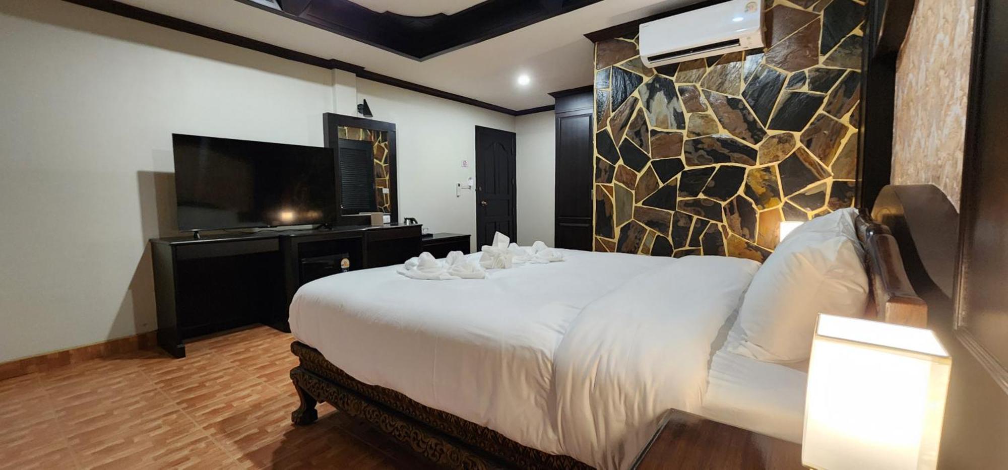 Arya Suites Patong Beach Exterior photo