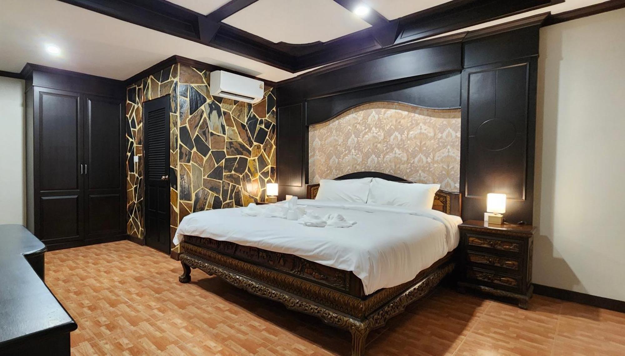 Arya Suites Patong Beach Exterior photo